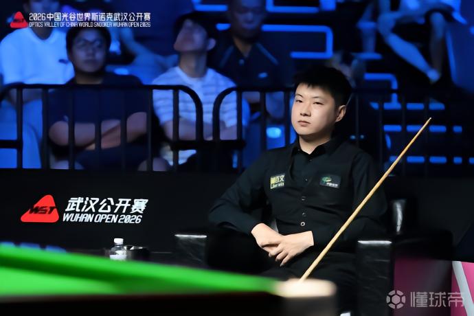 赵心童5-1战胜罗伯逊,成为中国斯诺克历史上第二位世界第一